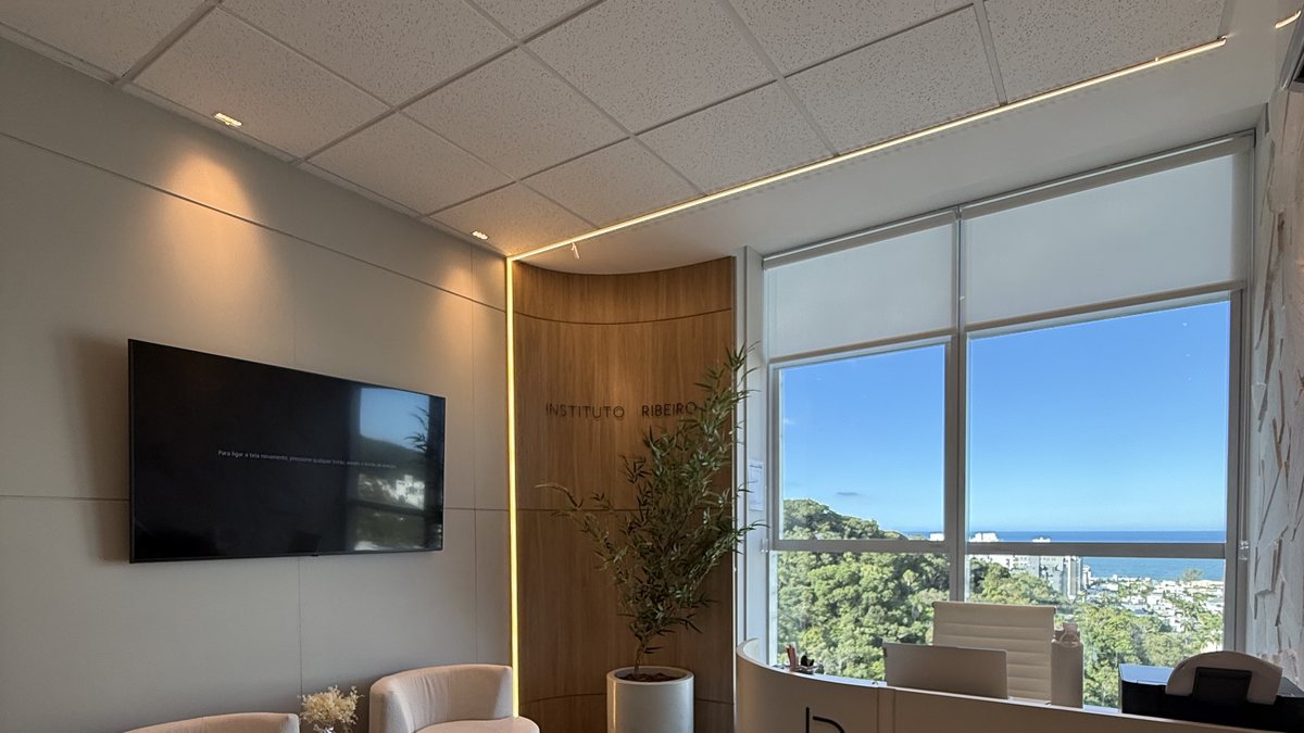 Instituto Ribeiro — sala com vista para o mar